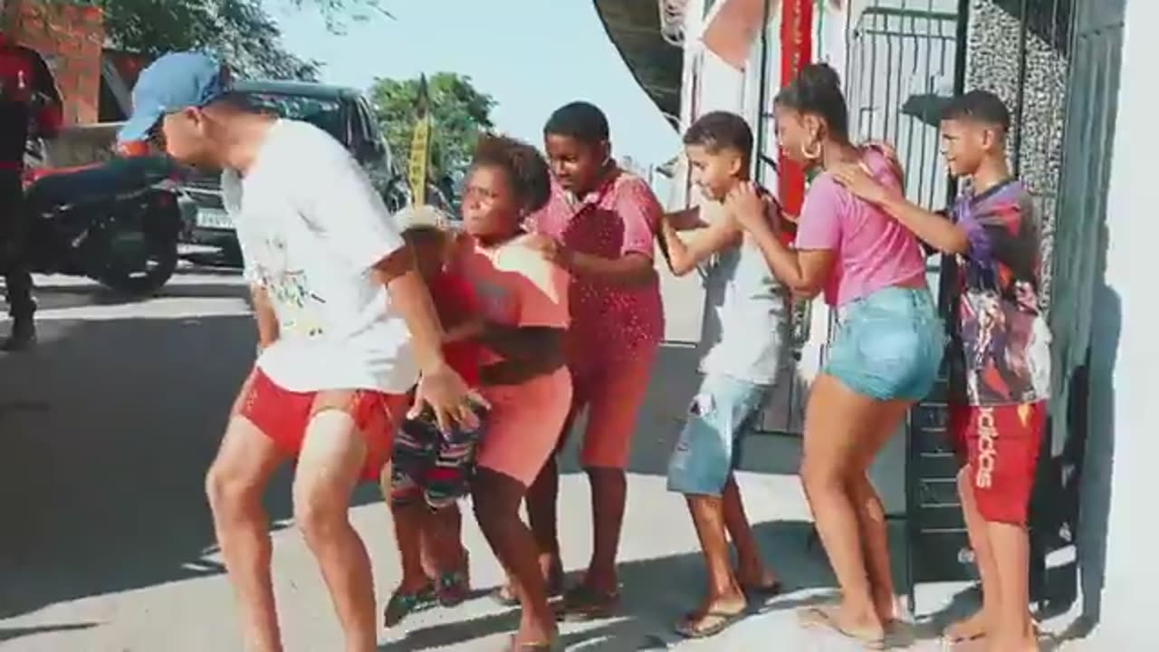 💚💛Brazilian Funk Dance - the beautiful Brazilian girls dancing to a hit of the moment in Brazil