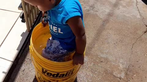 Como É Bom Ser Criança kkkkk GAEL Se Refrescando Do Calor kkkkk