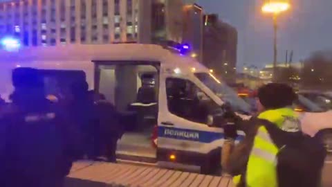 Russian Police Punch Protester and Throws Him In Van.