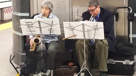 Old couple trumpet saxophone duo subway