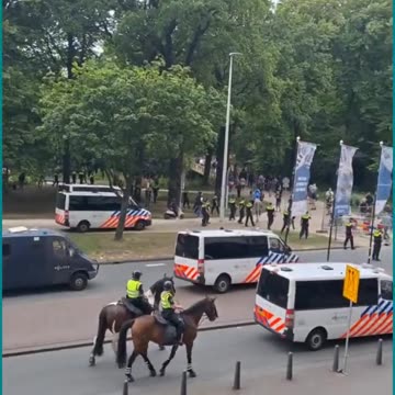 Large police presence at the Hague as police clear streets