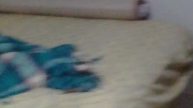 filnando deNtro do quarto da minha casa