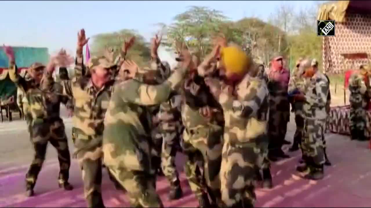 BSF Jawans Celebrate Holi At International Border In Jaisalmer