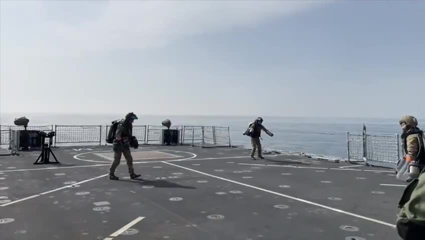 Raketenmann bei Manöver der Royal Navy (2. Mai 2021)