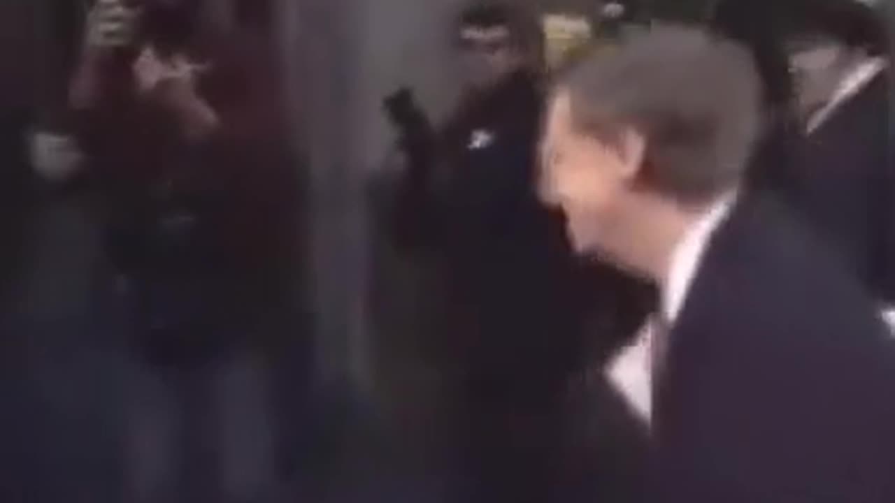 5 seconds long, Bill Gates gets it in the face.