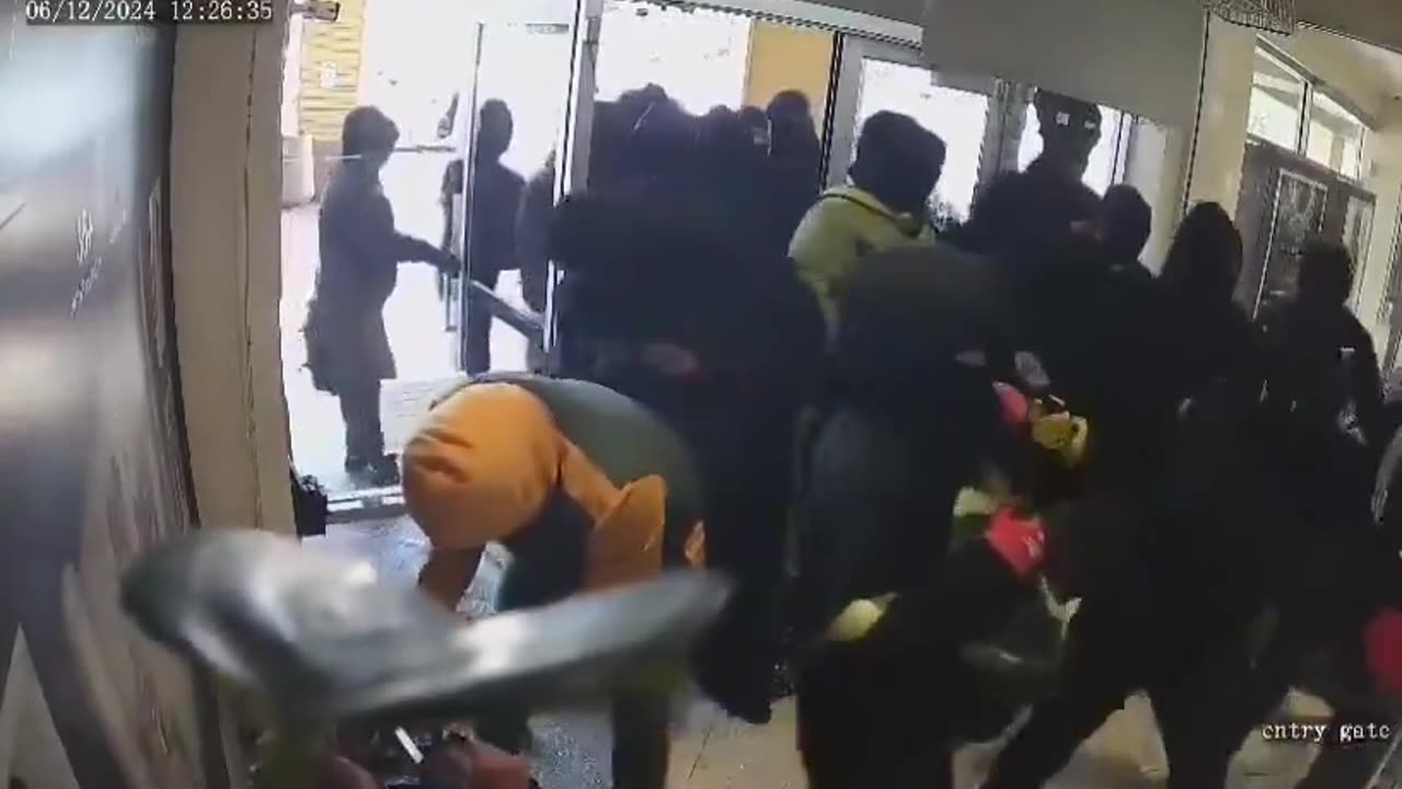 Why Florida!!! ✅ Mob of dozens of masked (careful of germs of course) criminaIs