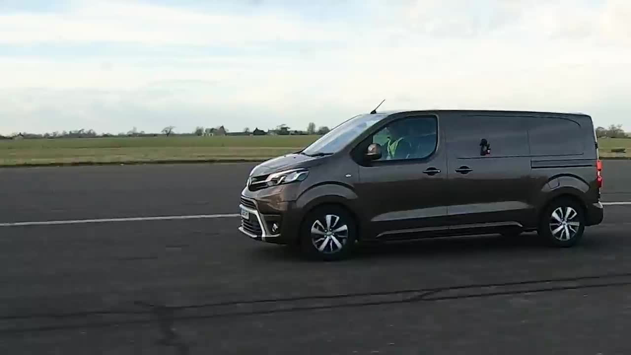 VW Transporter v Ford Transit v Toyota Proace v Mercedes Vito - VAN DRAG RACE!