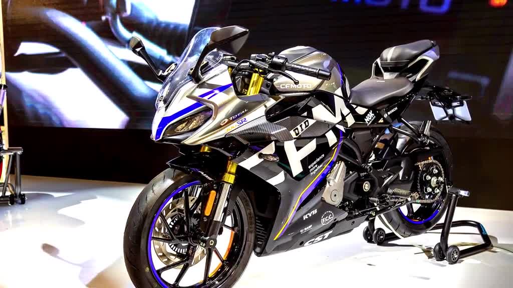 145_ Which motorcycle rider's car is this? This print is beautiful 👀!