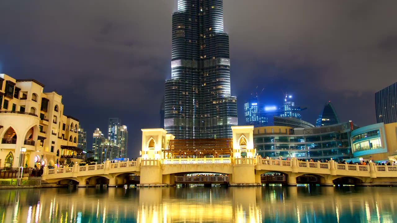 Night view of Burj Kalifa and the city of Dubai