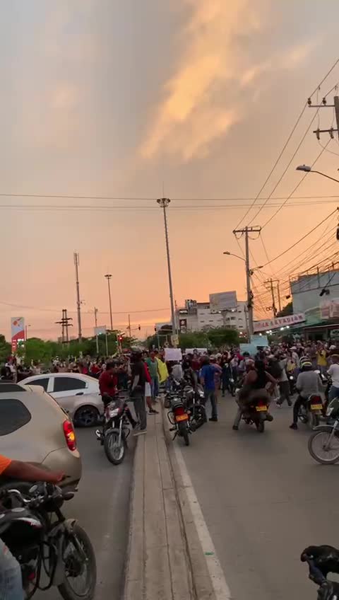 Estudiantes de UdeC realizan plantón en la Bomba del Amparo
