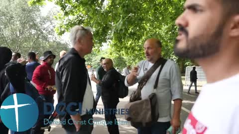 Discussion with a sincere man. Speakers Corner