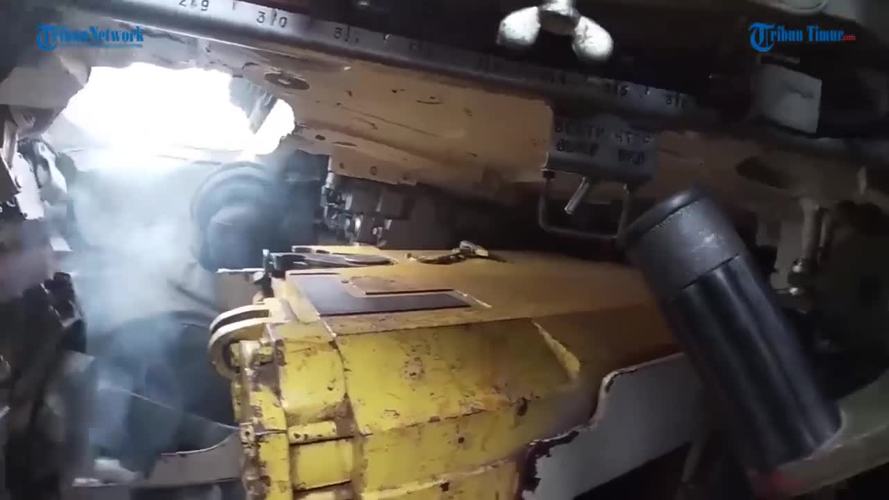 Hundreds of Ukrainian Soldiers Crushed by Russian Tank Fire