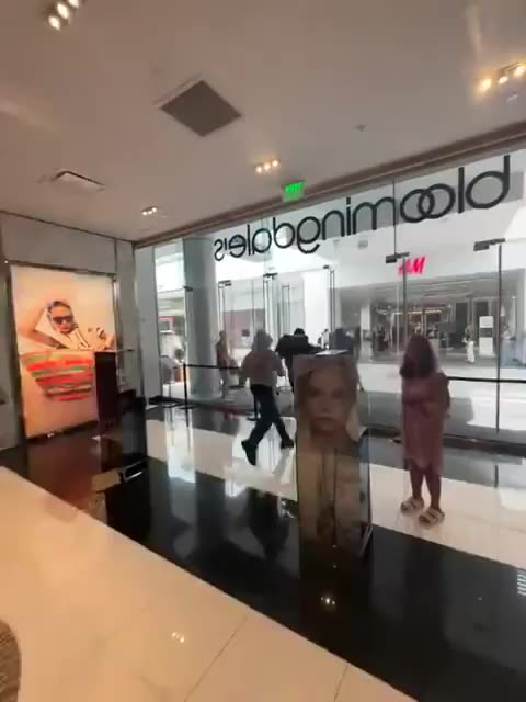 EE.UU | Gucci 100% de descuento sólo para 'seres de luz'.