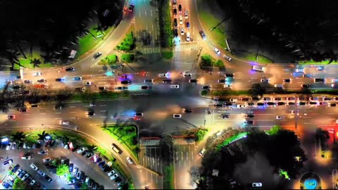 Traffic and colorful lights at the intersection.