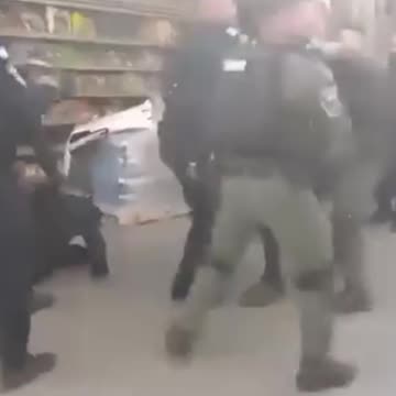 Israeli Police beating orthodox jews (1).mp4