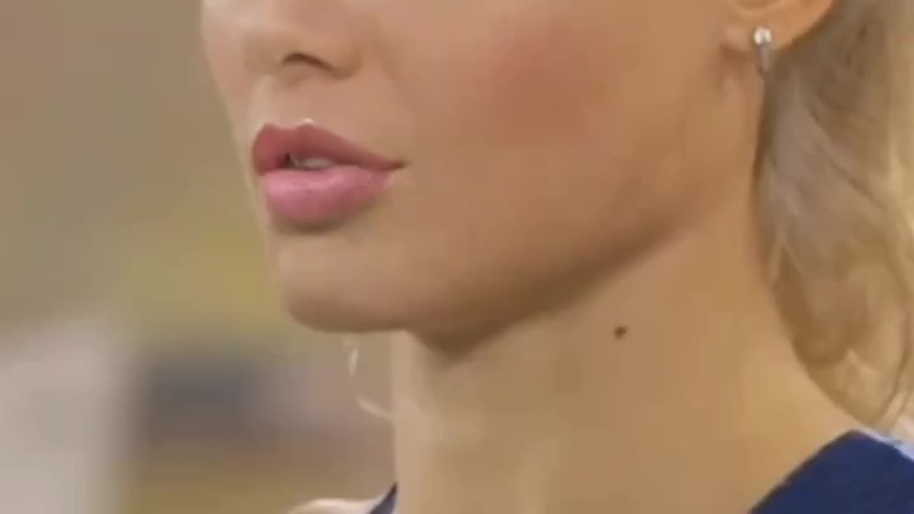 Track Woman Looks Like A Mannequin