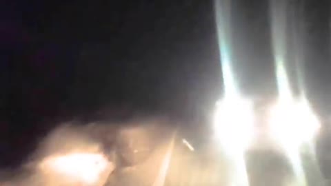 25.2.2022 Ukrajinské jednotky útočí na civilisty opouštějící Mariupol