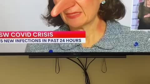 Premiewr Gladys lies grows her Pinocchio nose