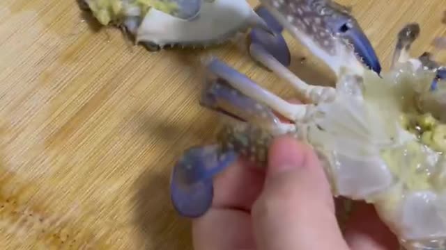 Handling crabs