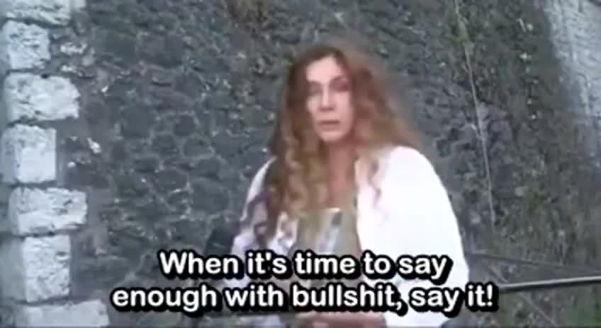 An Italian actress turns the table on them about forced vaccination