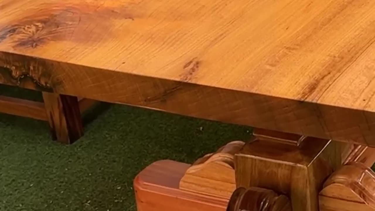 The Young Carpenter's Skill In Processing Giant Wood Helped Him Build A Giant Dining Table