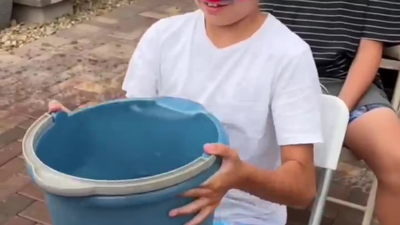 Hilarious water challenge with the fam 💦 #waterchallenge #familygames #shortsvideo