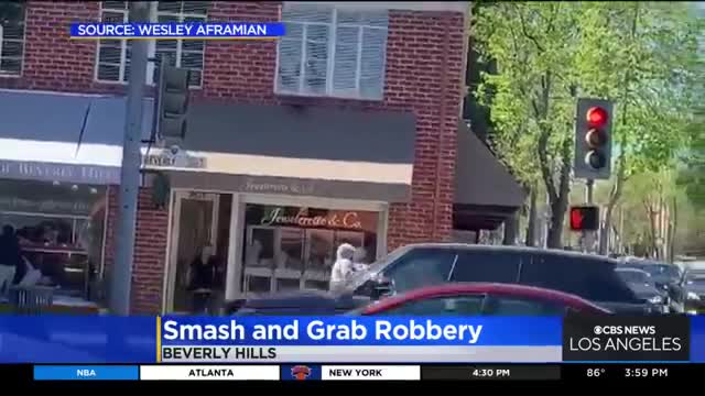 Smash-and-grab robbers hit Beverly Hills jewelry store