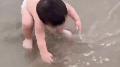 Funny baby reaction on the beach .. #shorts