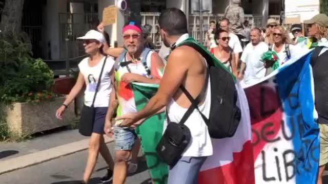 Nice,France: Italians&french protest vaccine passport. France & Italy : two hearts for one Liberty"