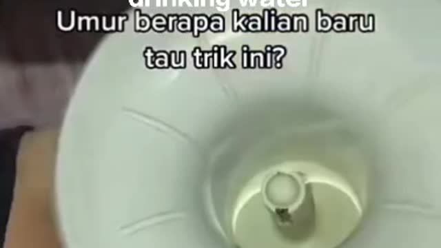 how to open the lid of a gallon of drinking water