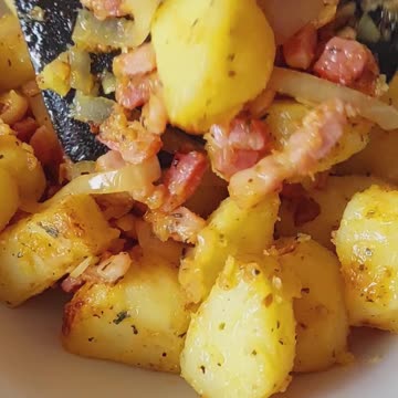 Easy Delious Stir Fry Potatoes Recipe from left over! 🥔 🔥 👩‍🍳 #potato #stirfry #recipe #homemade