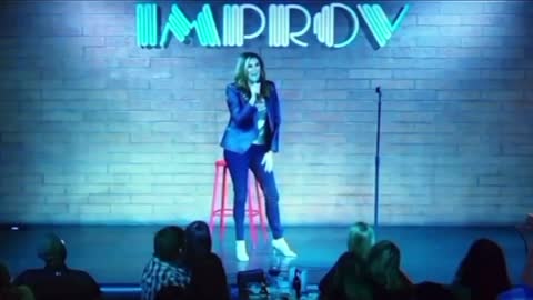 Triple vaxed comedian passes out on stage