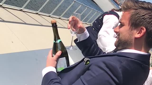 Guy tries to open champagne bottle with glass sabrage