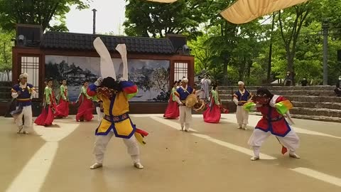 Korean folk performance.mask dance