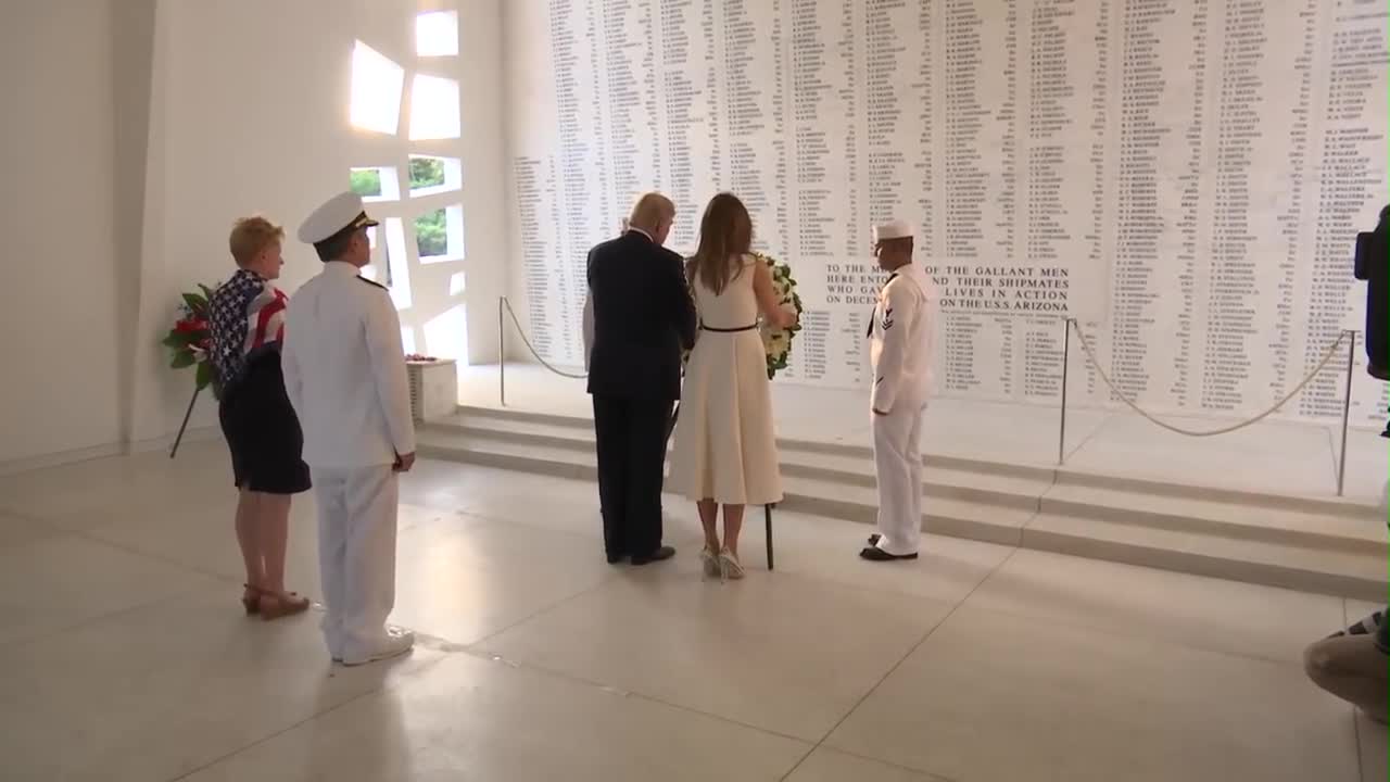 Donald and Melania Trump visit Arizona memorial