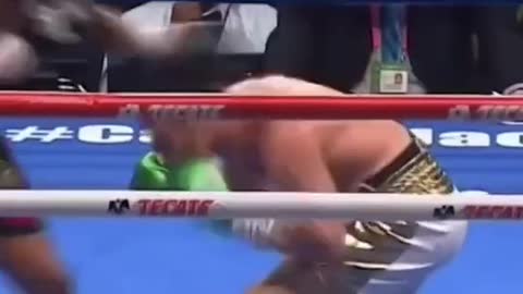 Canelo Alvarez’s head movement