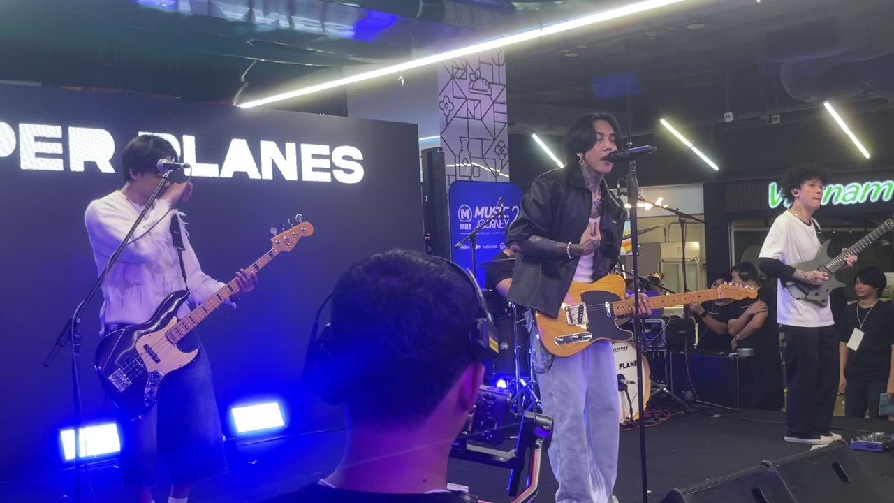 [FANCAM] Paper planes live at MRT Chatuchak ep5 mrt music journey 2024 having sex live