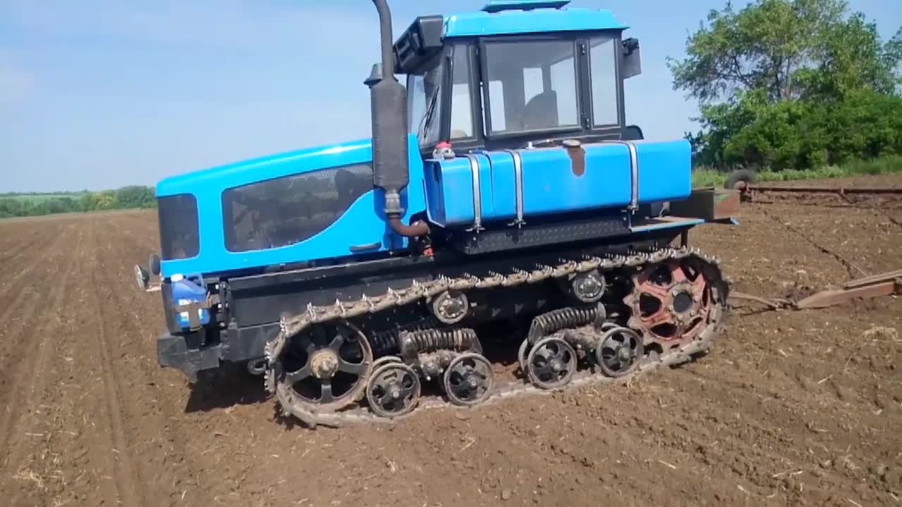 Russian tractor dt 75