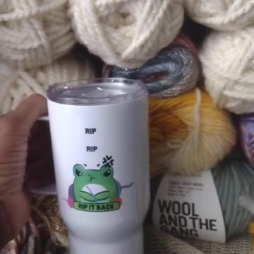 🧶🐸 Even he hates frogging...