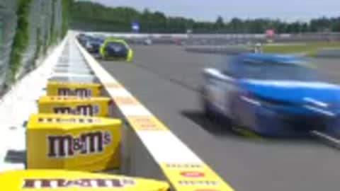 Denny Hamlin has trouble, hits wall on Lap 1 at Pocono