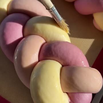 Beautiful honey lavender bread 💜