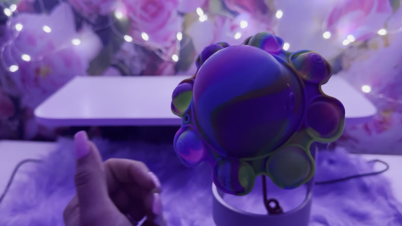 RUBBER FLOWER SCRATCHING ASMR: SLEEP AID AND SOOTHING TINGLES