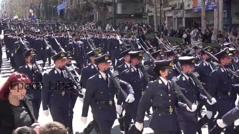 Το τμήμα της Σχολής Ικάρων- "Η Κύπρος είναι ελληνική και η Μακεδονία’’. ''Ο Πόντος είναι ελληνικός και η Μικρά Ασία".