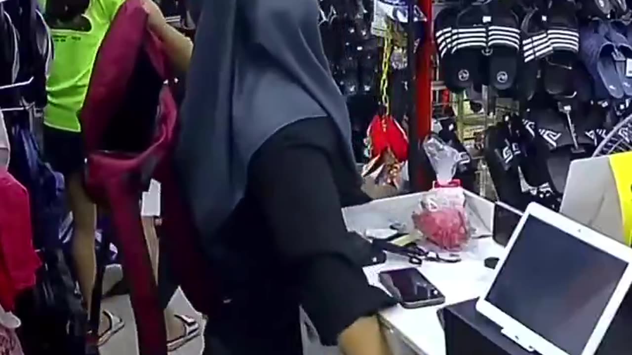 Thief pretending to be customer caught on CCTV stealing money under counter