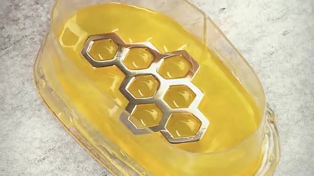 Stunning jewelry, made of honey!