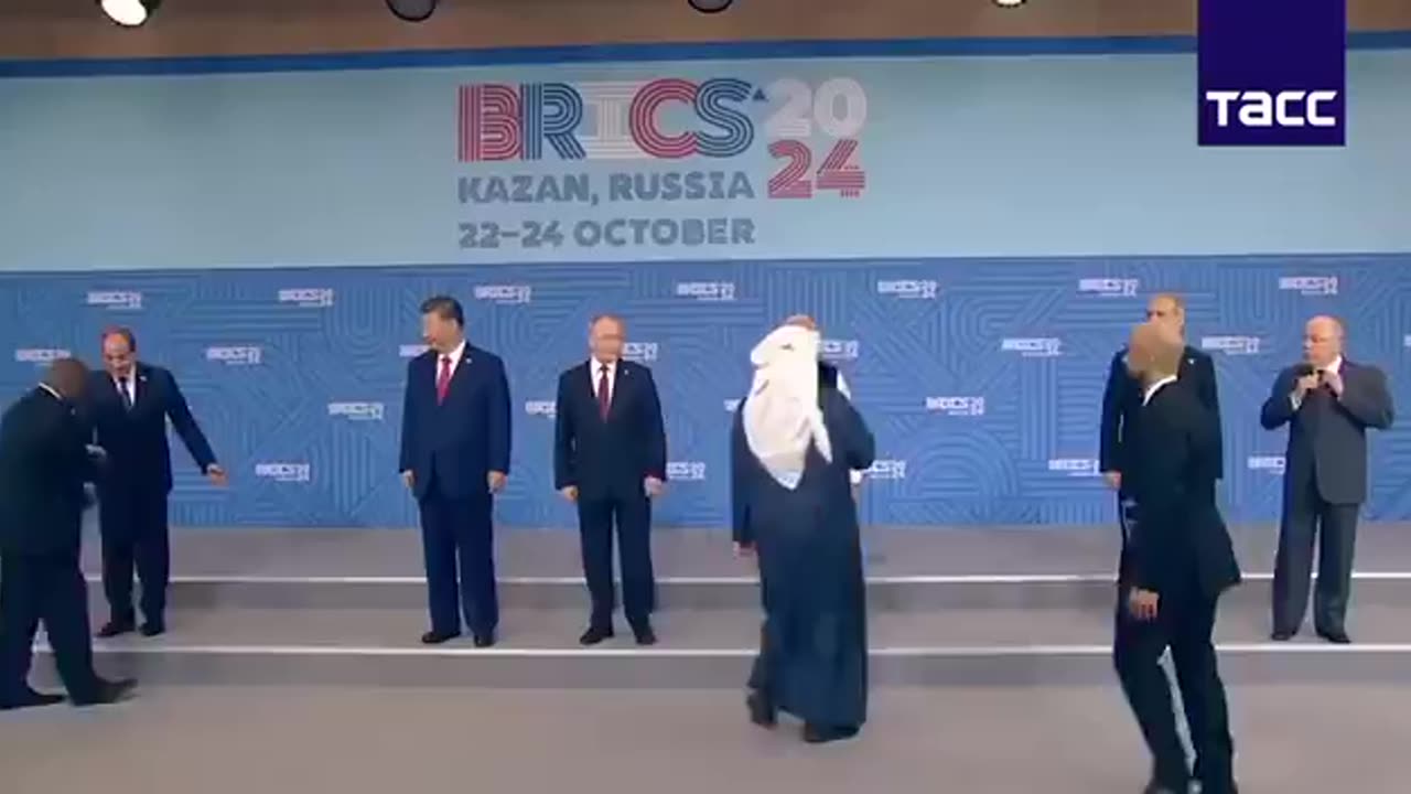 Péonia @Galadriell__ 🔴 La photo de famille des dirigeants des BRICS.