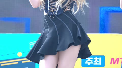 Yummy Yummy Love MOMOLAND NANCY dance 🩰 🩰 