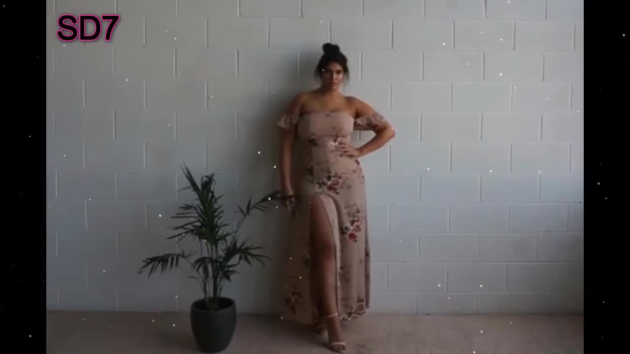 PLUS SIZE MODEL