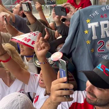 Trump makes a quick stop in Westwood, California for some ice cream at Carvel…