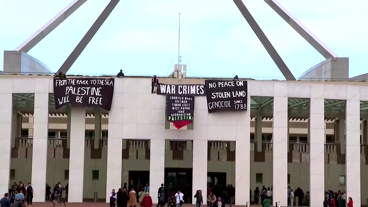 Pro-Palestinian protesters climb Australia's parliament